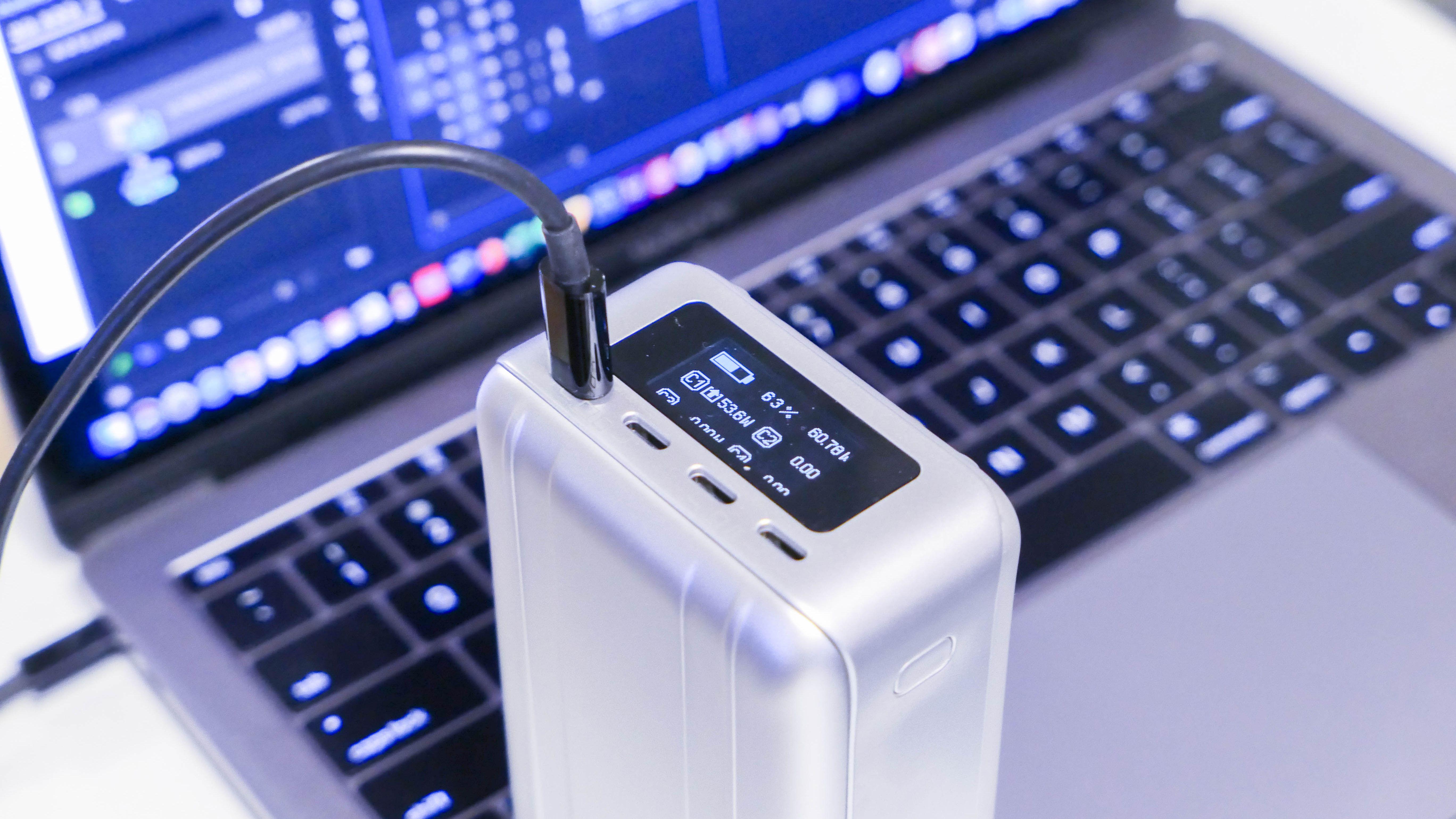 出行好帮手——征拓SuperTankPro超级移动电源