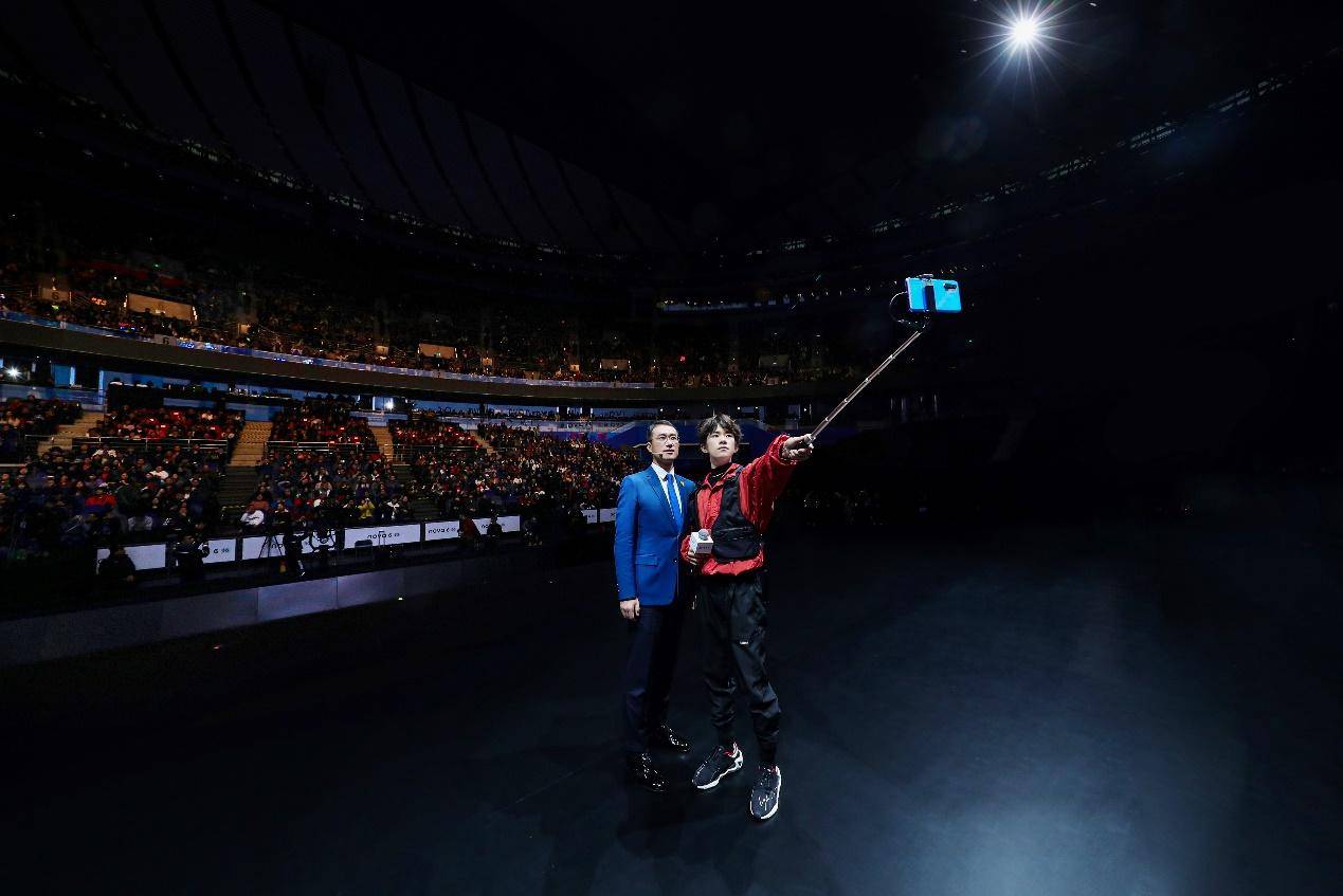 2千元的华为nova6值得购买吗,华为nova6系列发布易烊千玺自拍