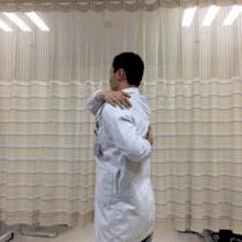 一边肩膀有肩周炎一边没有肩周炎,肩膀疼不知道是肩周炎还是腱鞘炎