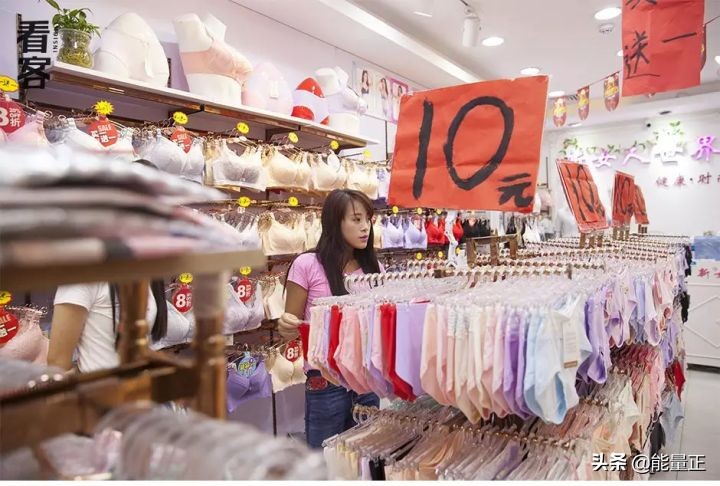 为了逃离包办婚姻，她们前往深圳打工赎身