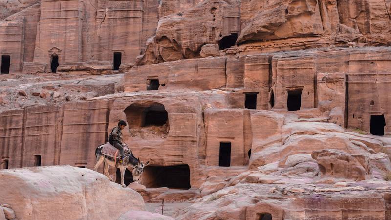 约旦到中国坐飞机需多少小时,约旦到埃及要飞几小时