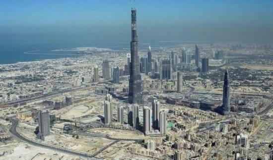 迪拜土豪为什么喜欢朴素白袍,迪拜为什么穿白袍