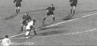 王的两面人生：球技成圣，大嘴无脑的贝利