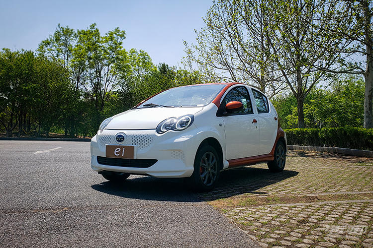 科技与复古并存？短暂体验比亚迪e1感受