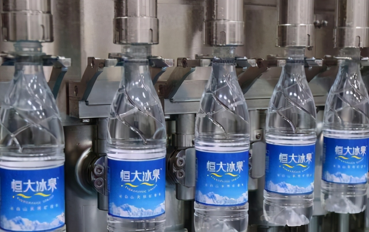 为这瓶水他砸下60亿，豪言一年要赚3百亿，结果18亿打折卖掉