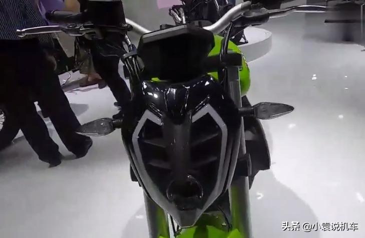 黄龙300机车,街车摩托车入门推荐黄龙300