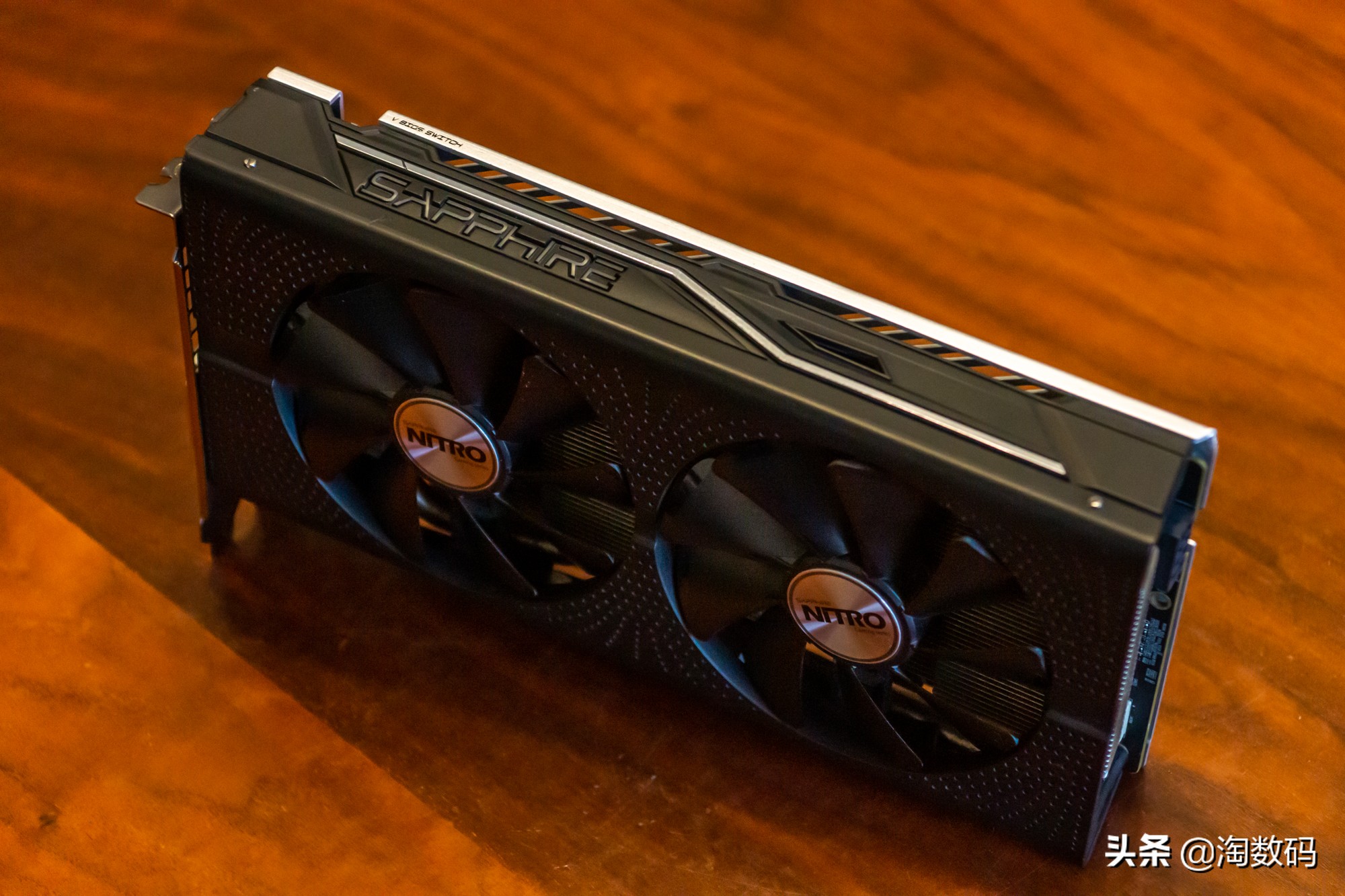 rx580蓝宝石8g超白金吃鸡测试,rx580满血版相当于哪个显卡