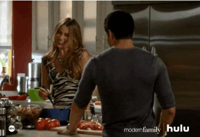 “全球第一美女”Gloria私生活，迷倒阿汤哥，二嫁豪门，年入两亿