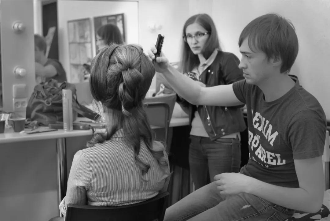 俄罗斯的女画家画的唯美油画,俄罗斯女画家油画视频