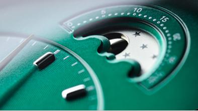 玫瑰金偏心月相腕表,森林绿欧美风太空人表盘