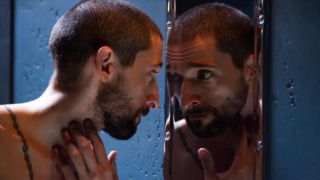 根据真实事件改编的奇异电影,普通人变成魔鬼的电影