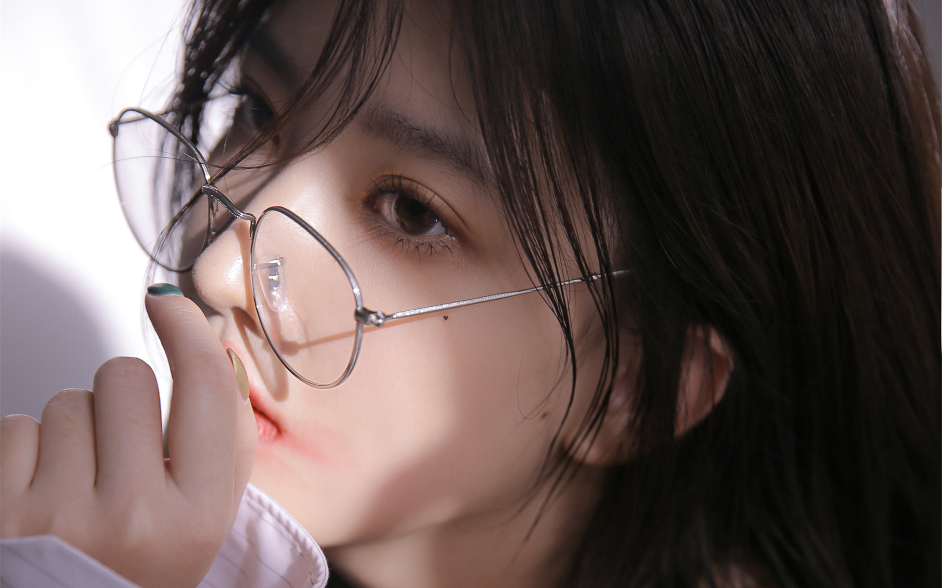 五种职业女人工资不高眼光高,女生不要找这几种职业谈恋爱