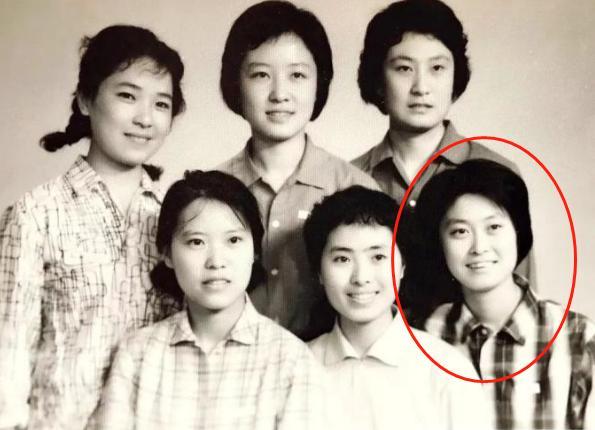 央视主持人敬一丹结过几次婚,敬一丹26岁嫁亿万富翁现如今怎样