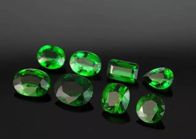 小假碧玺有什么危害,碧玺可用酒精辨真假不