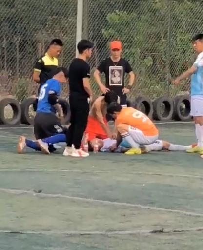 国足球员张玉宁受伤视频,前五人制国脚猝死