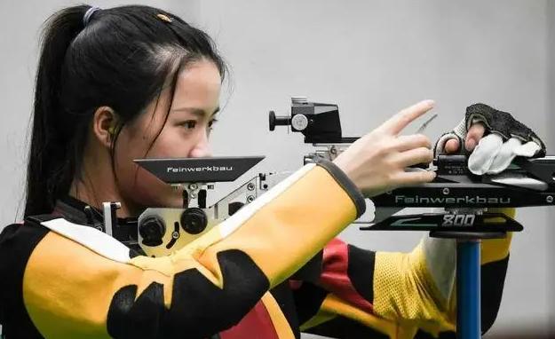 中国选手杨倩勇射落奥运会首金,杨倩夺冠清华校园