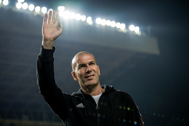 齐达内技术精粹,齐达内足球控球大师