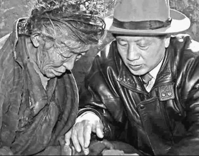 “波拉，波拉，我们舍不得您！”殉职后，成千上万的人呼唤他的名字