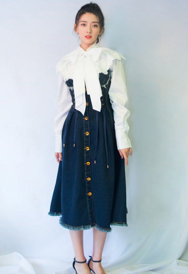 有一种蝴蝶结，叫梁洁的蝴蝶结，简单不失美感