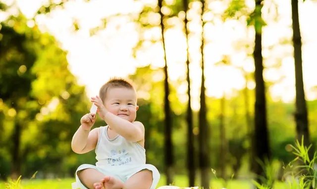 4岁孩子说耳朵疼然后夜晚发烧,4岁小男孩耳朵疼是怎么回事