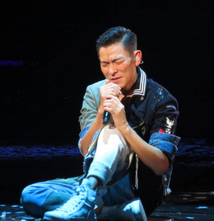 苦心经营的形象一下崩塌,刘德华事业落魄如何逆袭