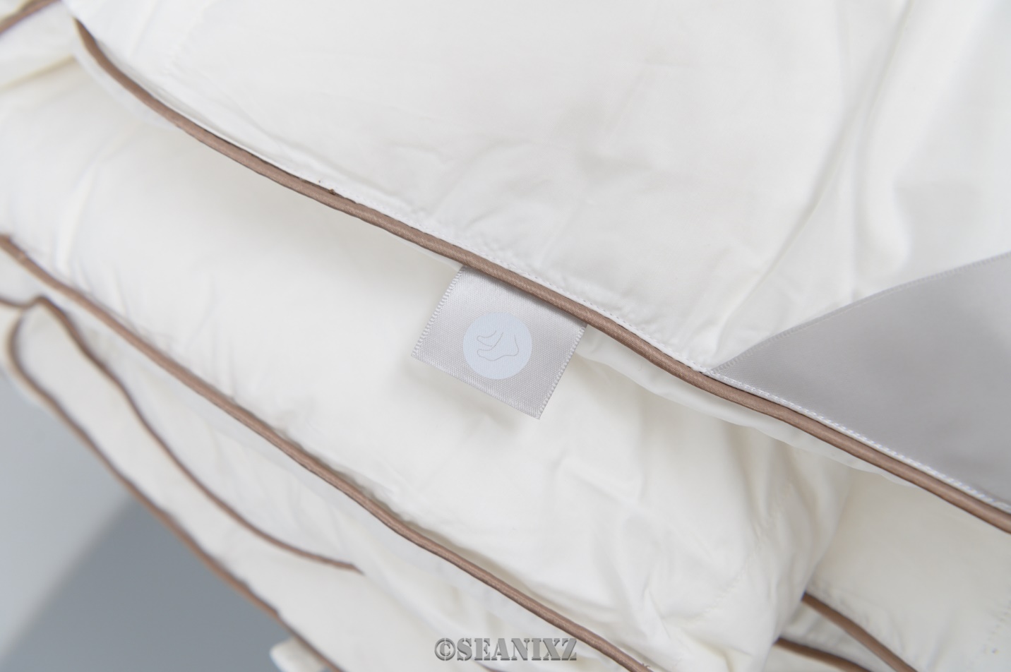 国产高品质白鹅绒已经“历史新低”，国产羽绒被值得买吗？