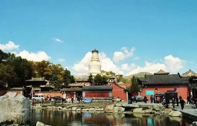 去五台山拜佛必须去的寺庙,去五台山拜佛最主要去哪个庙