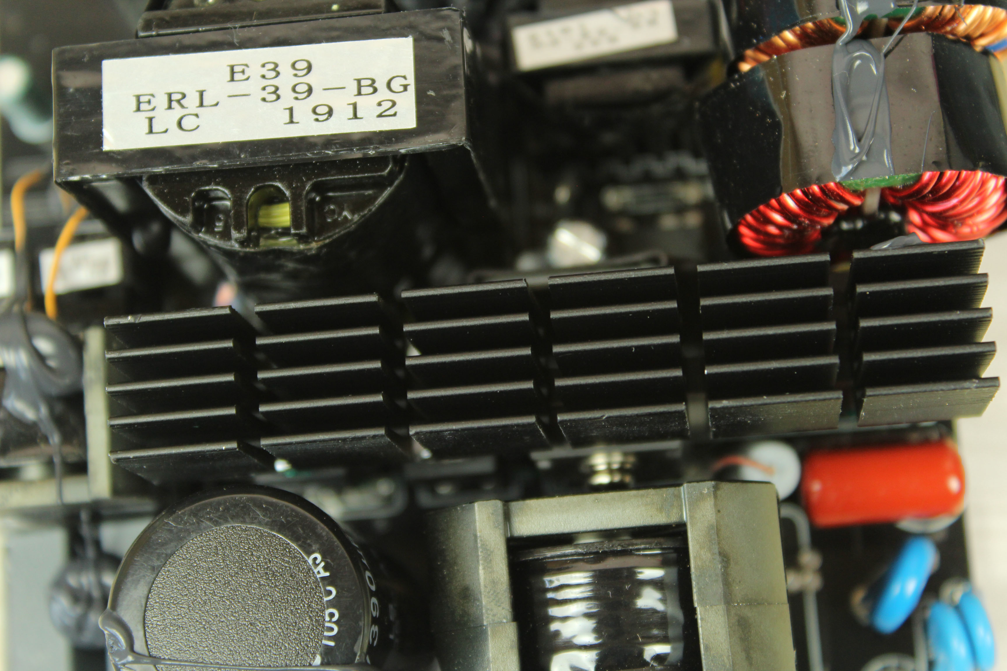 鑫谷gp700g黑金版是低端电源吗,鑫谷750w80plus靠谱吗