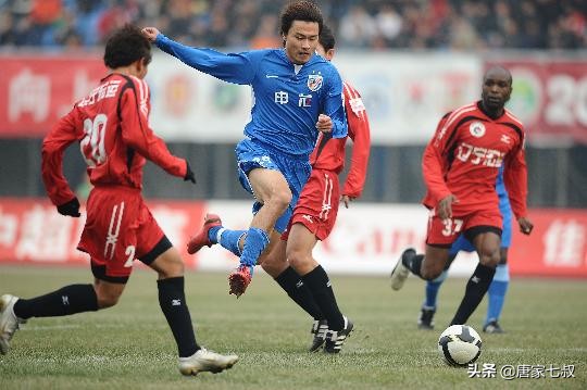 里二期85妖人谢幕曾力压曼联神锋情场帽子戏法自创前锋流派