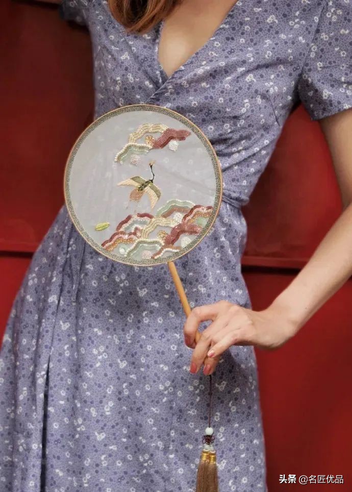 美到窒息！80后姑娘巧手征服刺绣界：奔驰，Prada争相和她合作