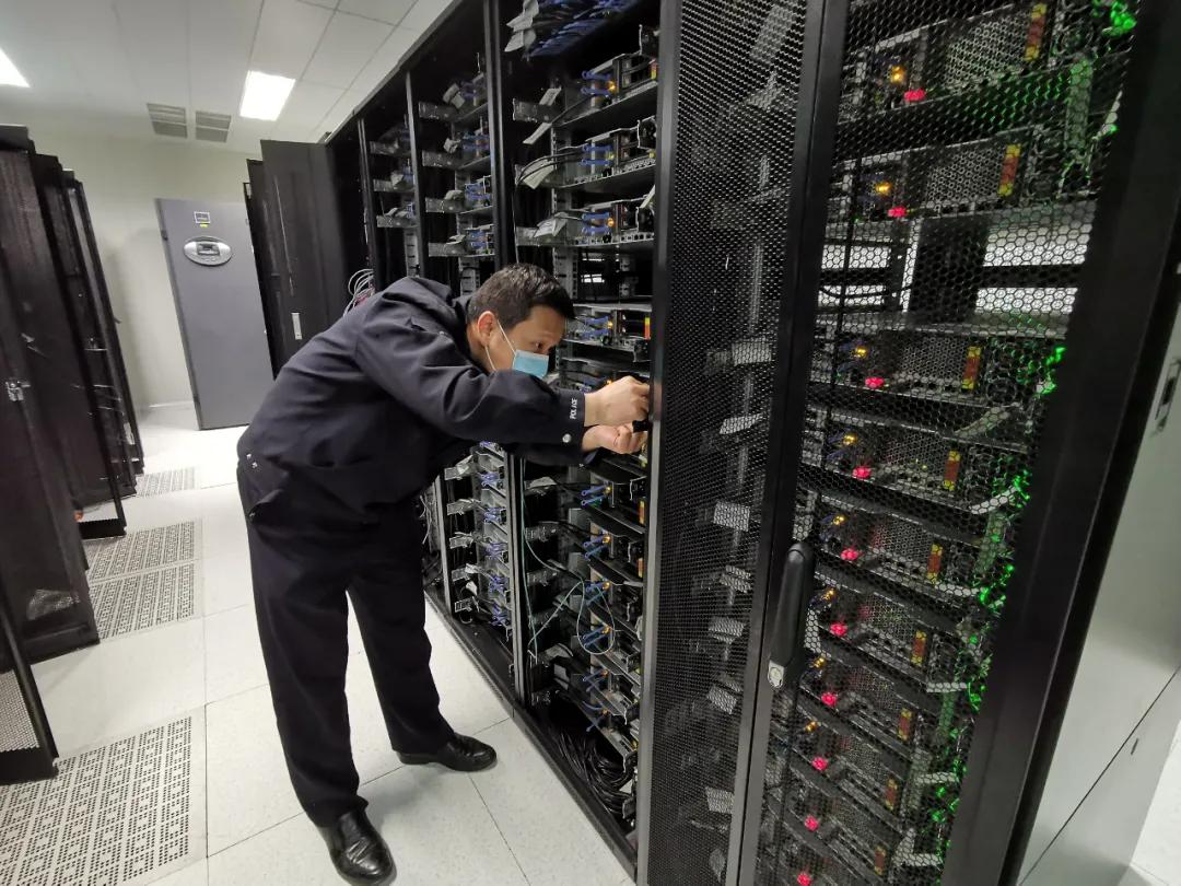 警察忙到一个月不回家,警察都不回家吗