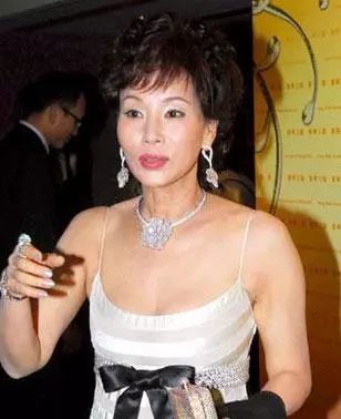 何鸿燊的传奇情史,和5个女人纠缠79年之久,风流半生却无一真爱