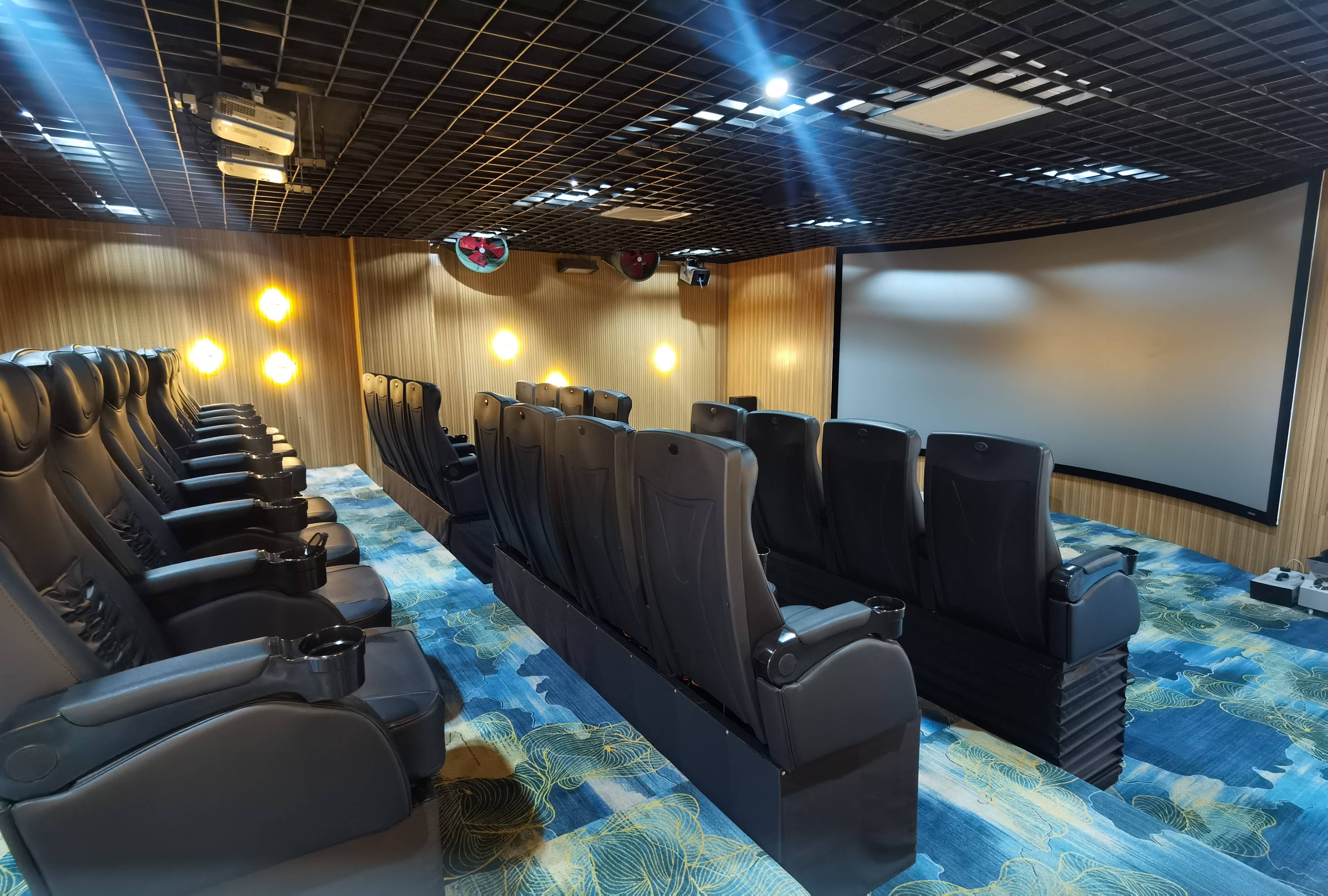 有一个消防蓝朋友是怎样的体验,给你一天时间