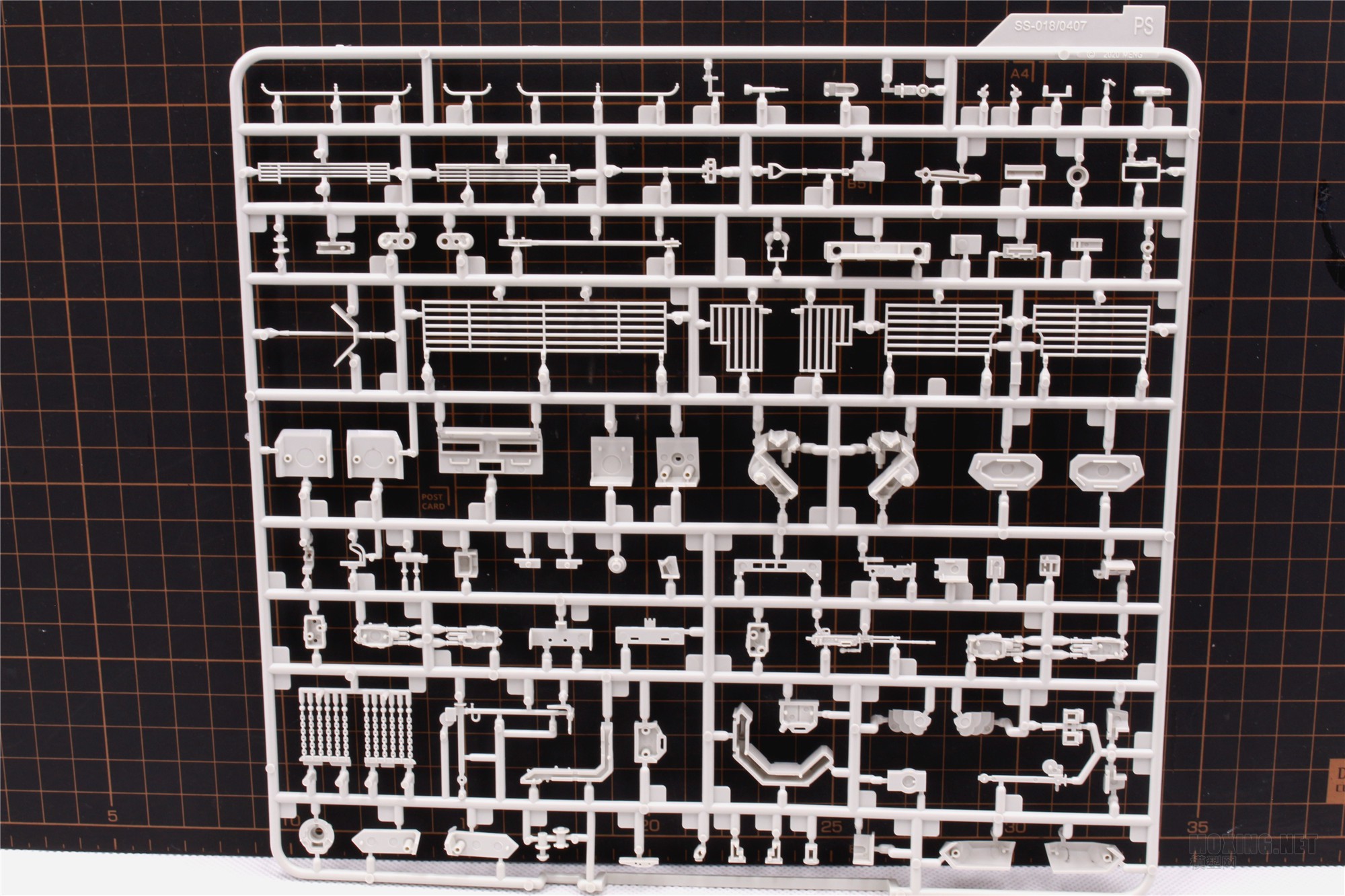MENG,SS-018-1/35以色列“雌虎”重型装甲运输车-简介与开盒