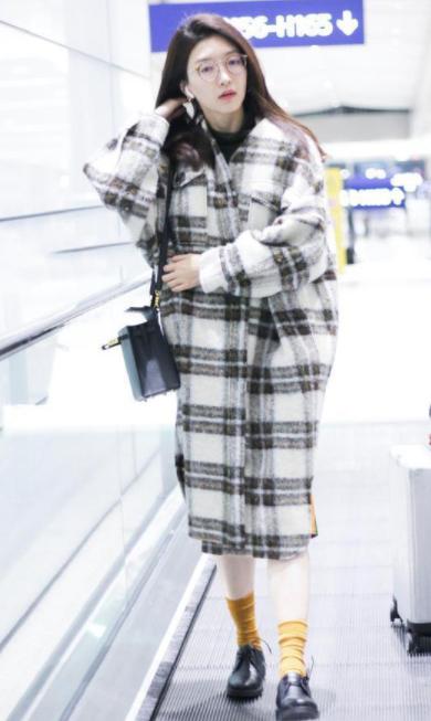 江疏影的显高显瘦轻熟气质穿搭,江疏影大红长靴秀长腿