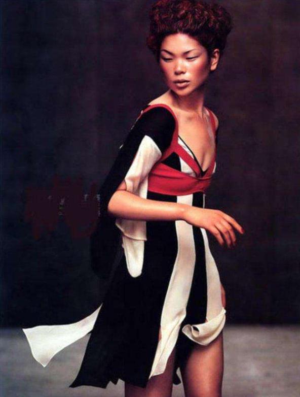 这个敢在客厅挂“*爱性**关系”画的妈妈，太飒了