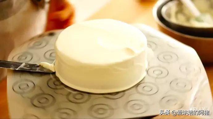 邱莹莹同款草莓奶油蛋糕，基础戚风胚，徒手脱模剖片及抹面挤花