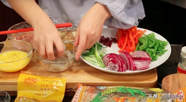 星洲炒米粉做法分享，火爆港式茶餐厅的菜，味道一流