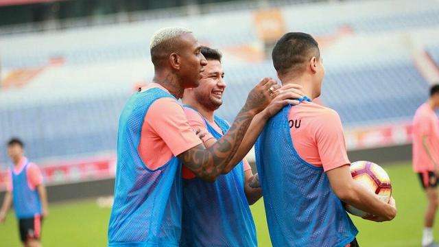 黄博文广州恒大时期进球,16岁就踢上职业足球