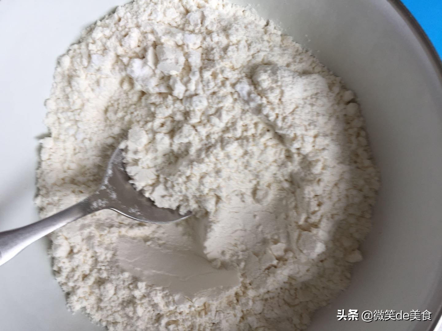 普通面粉做蛋卷的方法,不用面粉只用鸡蛋做的蛋卷