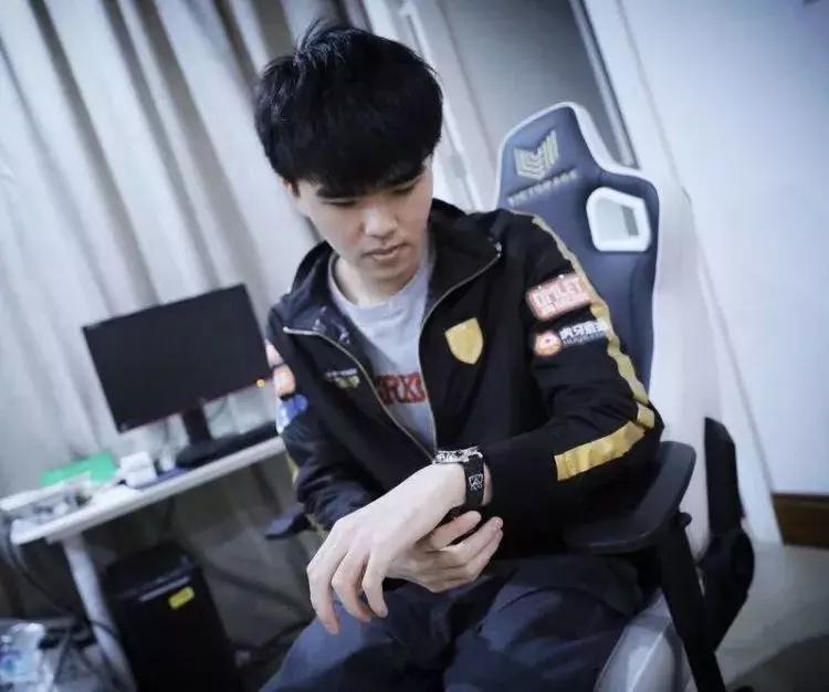 fpx夺冠赠送什么皮肤,fpx夺冠送紫色宝石