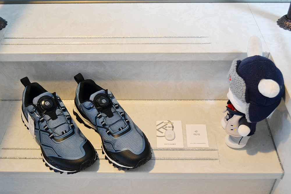 带鞋带旋钮系统的跑鞋,旋钮系鞋带跑鞋推荐