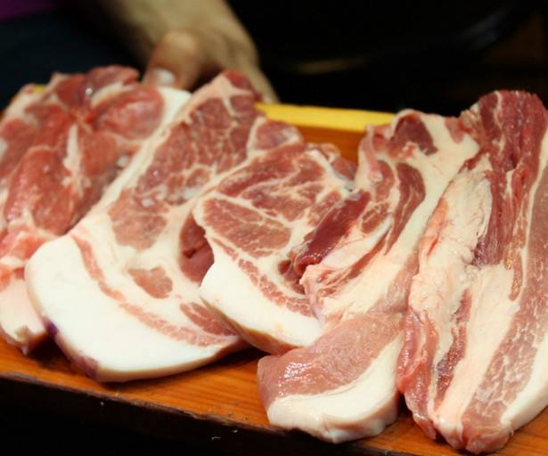 黑鸡和乌鸡的营养价值区别,黑猪肉比白猪肉营养价值高吗