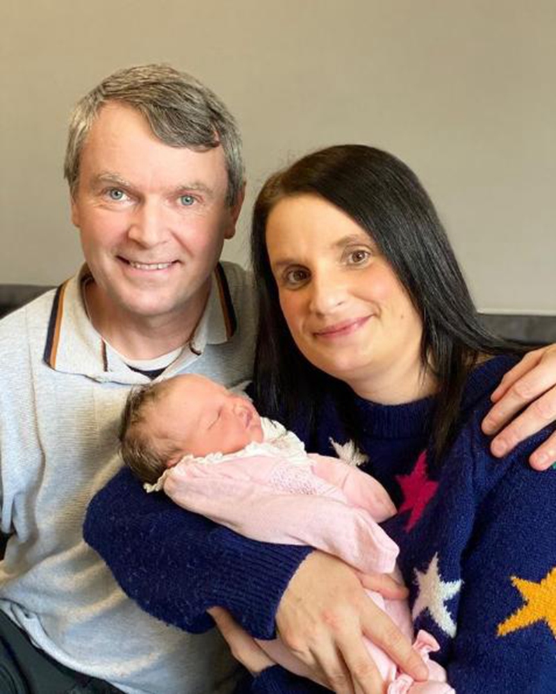 英国夫妇30年生22个孩子,英国夫妻连生10个男孩