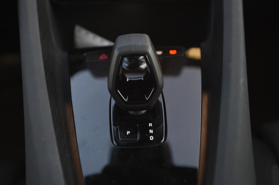 特斯拉新款model3与极星2,特斯拉新款model3和极星2