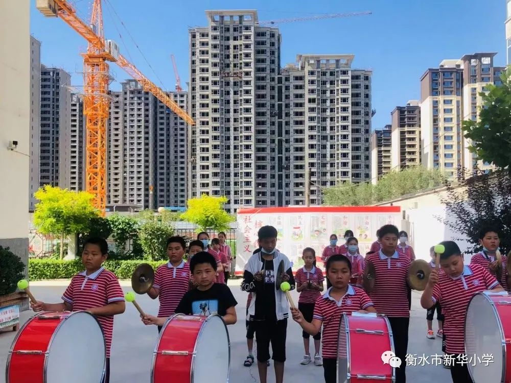 儿童学校兴趣小组,学校有三个兴趣小组共有学生180人