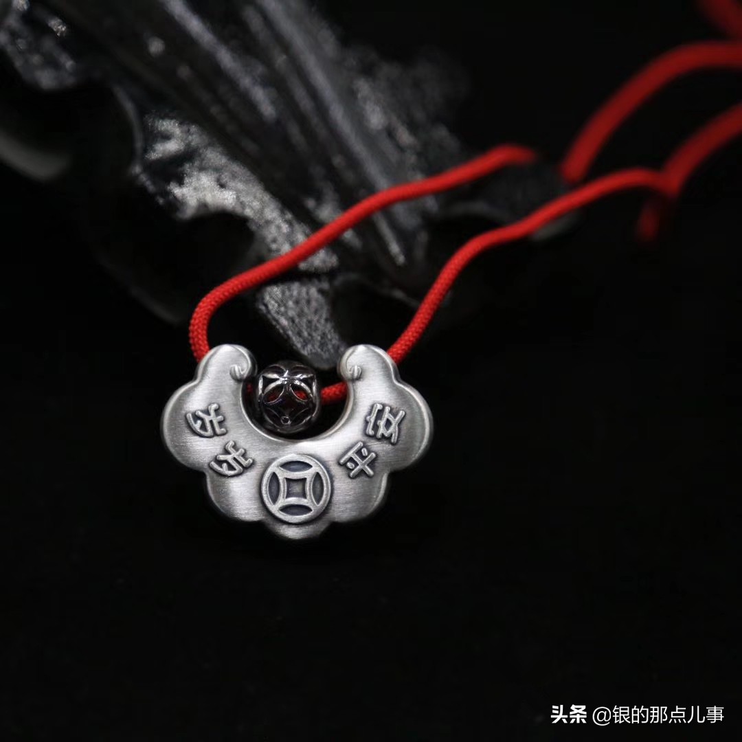 长辈送的银锁能送人不,小银锁可以自己买给自己戴吗