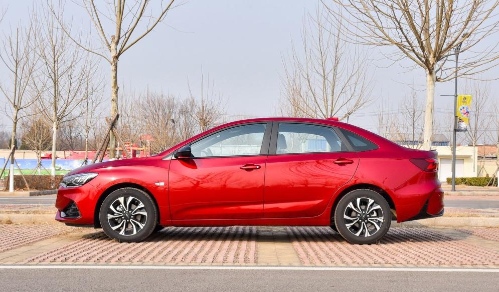 这合资车全系国六,四轮独悬,配车侧预警+电动座椅,已跌破十万