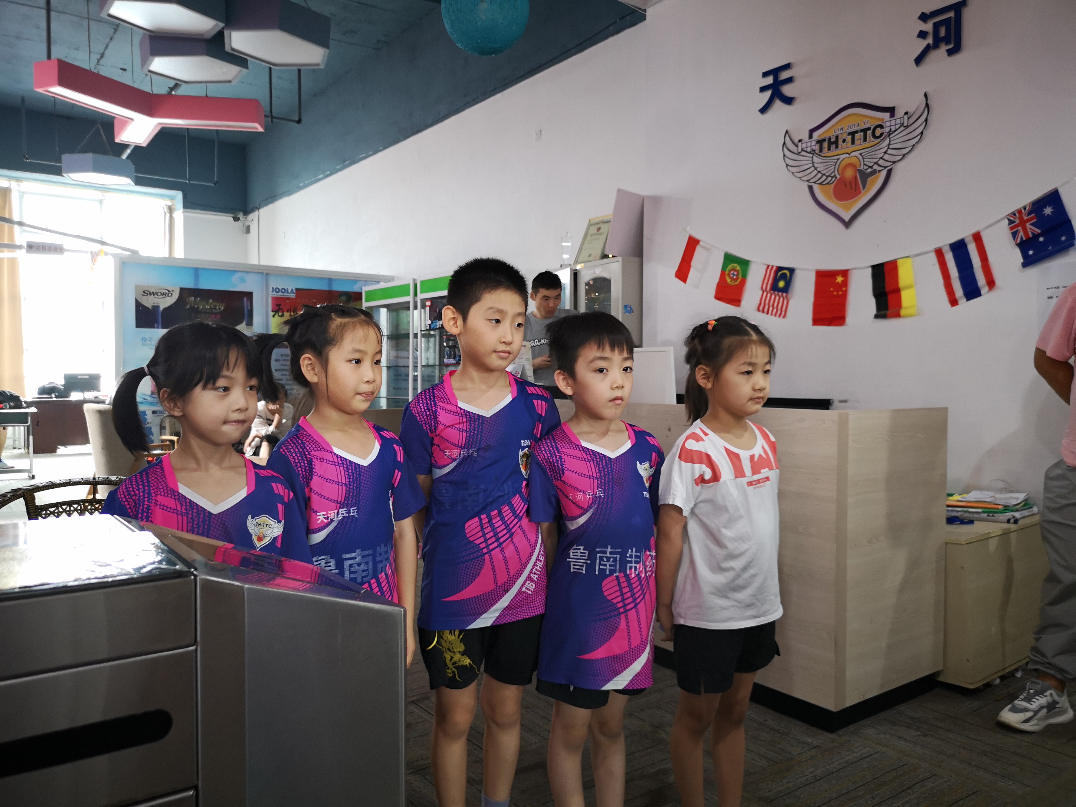 小依依乒乓选手,乒乓小依依抖音