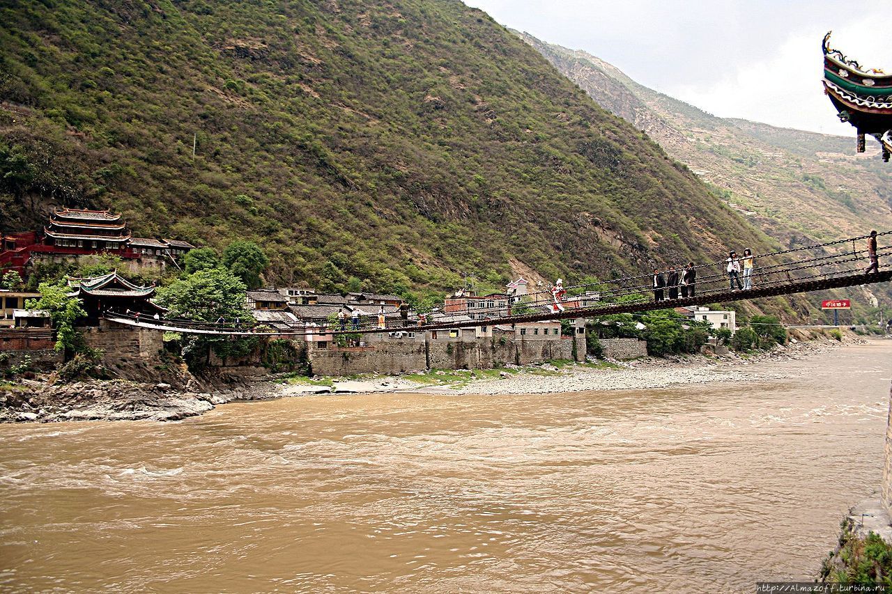 泸定桥修建至今有多少年,泸定桥的铁索桥修建于哪一年